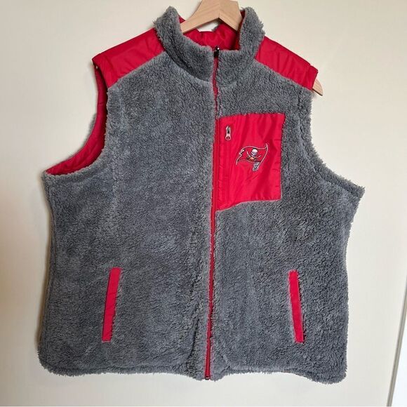 Tampa Bay Buccaneers NFL Reversible Full-Zip Vest - Picture 6 of 13
